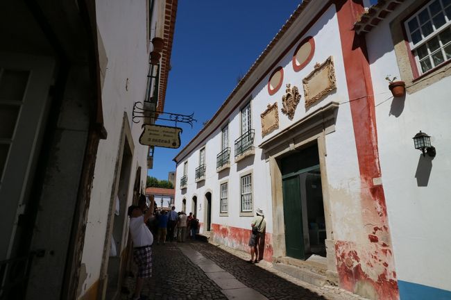 紋章のきれいな建物