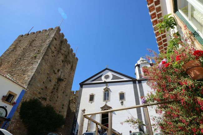 正面にサンチャゴ教会