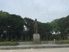 レーニン像です。ベトナム社会主義の象徴でもあるのかな？