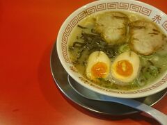 さらに歩き回っておなかが減ったので、またラーメン。
上乃裏通りという、おしゃれなお店が並んだ通りにあった赤組というお店に入りました。
味玉ラーメンで550円と、お値段がとてもお手頃です。しかも美味しい。味はしっかりしているのにスッキリ目なスープ。うちの近くにあったら通ってしまいそう。