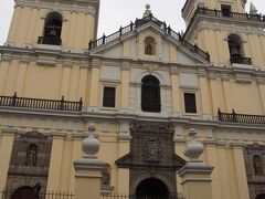 黄色い壁の教会