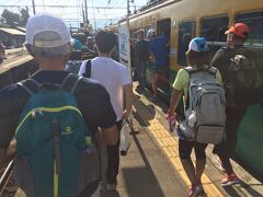 富山地鉄の電鉄黒部駅に到着。
多くのランナーが下車します。