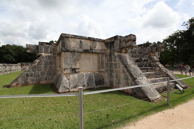 ◎ジャガーとワシの台座<br />　生贄の儀式を行った場所ではないかといわれている。