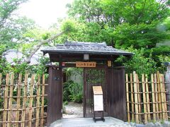 入江さんが健在だった若い頃、このお宅の前を通るたび
「入江さんのお家だ、どのように住んでいるのかしら」
と思ったりしたものでした。