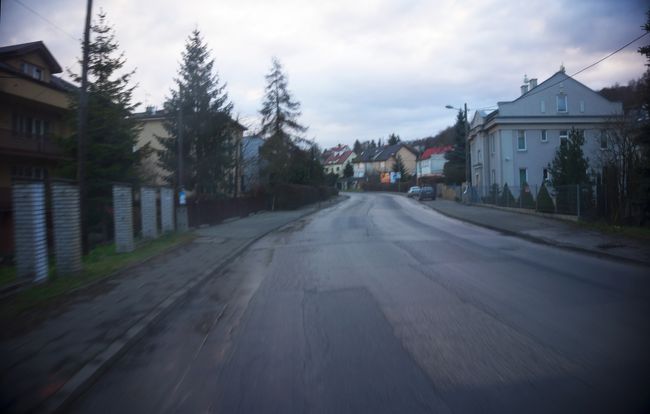 バスで空港まで。<br />クラクフ中央駅から少し走れば<br />これもまたヨーロッパの心休まる風景に出会えます。