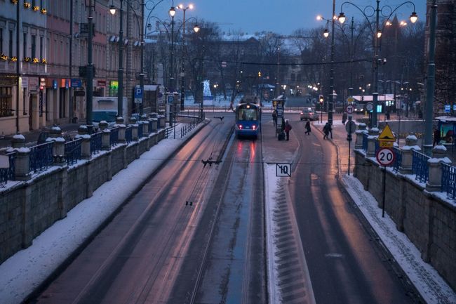 ポズナニからの夜行列車は1時間ほど遅れて07:20頃に到着です。