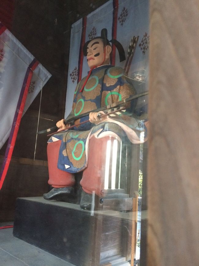 普通なら仁王さまがいる場所に武士らしい方が。<br />口はちゃんと「あ」と「ん」になってました。