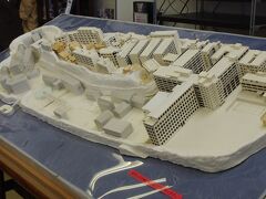 軍艦島ツアーへ

待合室にあった模型です


-----------------
軍艦島コンシュルジュ
http://www.gunkanjima-concierge.com/