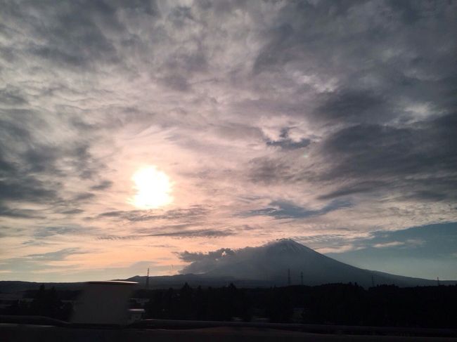 綺麗な夕陽を見ながら帰路に着きます。つ・・・疲れた(｡-_-｡)