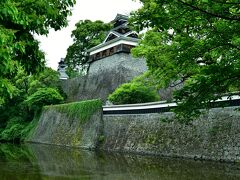 2日目は熊本城。
熊本の市街地からすぐのところに緑豊かなお城があります。