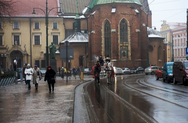 旧市街にまたまた舞い戻ってまいりました。