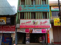 私が泊まるのは予約済みのこちら。日曜夜は宮殿がライトアップされ宿が混むかもしれないので予約した。