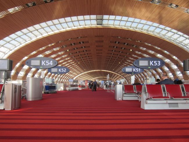 ここでは、セキュリティーチェックなし。出国のみ手続きします。