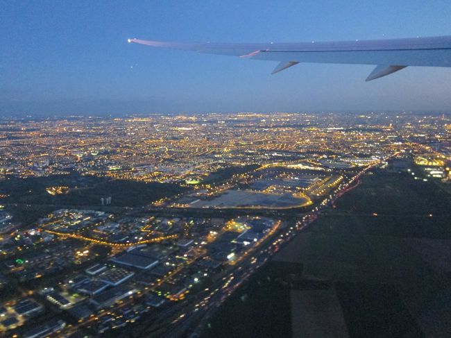 ＪＡＬ４１６便は２１：５５出発。帰りもエコノミーすいていました。