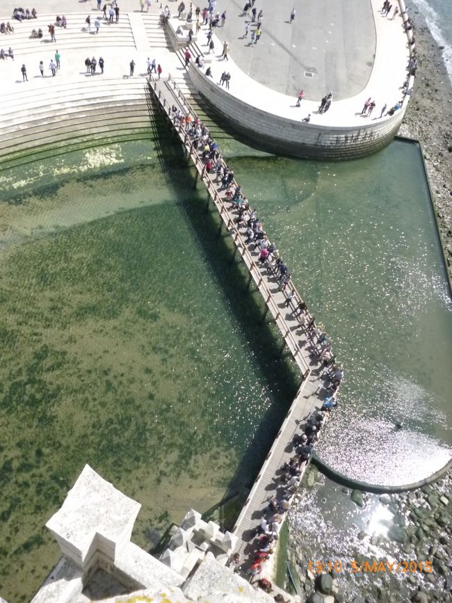 おー、並んどるのう。<br /><br />☆リスボンカード持っていても、並びました。<br />並ばなくていいのはどのチケットの時かは不明。<br />