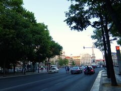 Restauradores駅で降りました
夜の8時なのにまだ明るいです