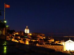 適当に市電を降りたら
テージョ川とアルファマ地区の夜景が見える高台でした