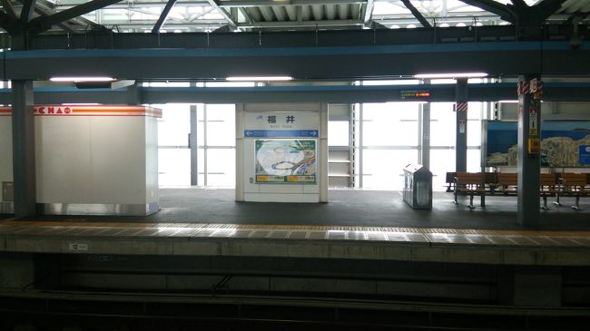 金沢駅で普通列車に乗り換え、福井駅へ到着。