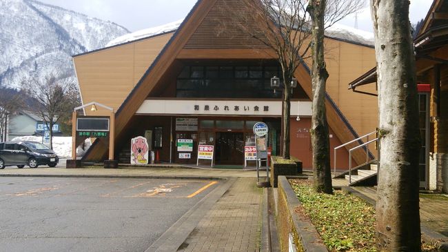 駅のすぐ隣のふれあい会館。道の駅によくありそうな施設だった。