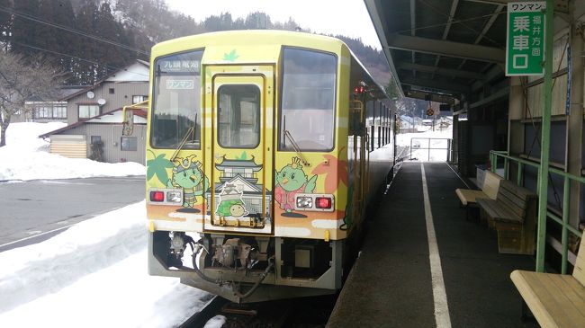 帰りはうとうとしながら福井へ。<br />その後、北陸本線を普通列車と特急で直江津まで乗り継いだが、どれも混雑していた。<br />この日は強風で特急はくたかが運休するなどしていたから仕方がないが、まもなく新在分離になるので混雑していたのもあるだろう。<br />