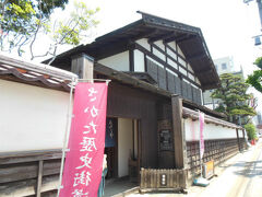 旧鐙屋

酒田を代表する廻船問屋でその繁栄ぶりは井原西鶴の「日本永代蔵」にも記されている
