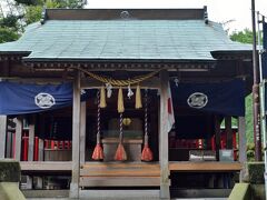 九州旅行最後の温泉宿を堪能した後は、ちょっと足を伸ばして高千穂峡に向かい、その後熊本市に戻り、熊本城見学をしてから空港に向かう予定。今日は温泉には浸からず、観光三昧の一日。

高千穂峡に向かう途中で、南阿蘇の白川水源に立ち寄り。
白川吉見神社の境内に阿蘇山系に降った雨水が地下に浸み、ふたたび湧き水となって湧き出ている。