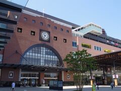 朝の大分駅、府内中央口です。