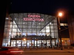 ポーランド国鉄のクラフク駅と隣接するショピングセンターです。