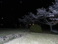 事前に調べた情報によると、「芳徳禅寺」という柳生家の菩提寺でさくら祭りがあるとのこと。とりあえず「芳徳禅寺」をカーナビの目的地にしておきました。
目的地に着いて付近を見回してもどこでやっているのかわからず、やっと見つけたのがこちらの「旧柳生藩陣屋跡」でした。