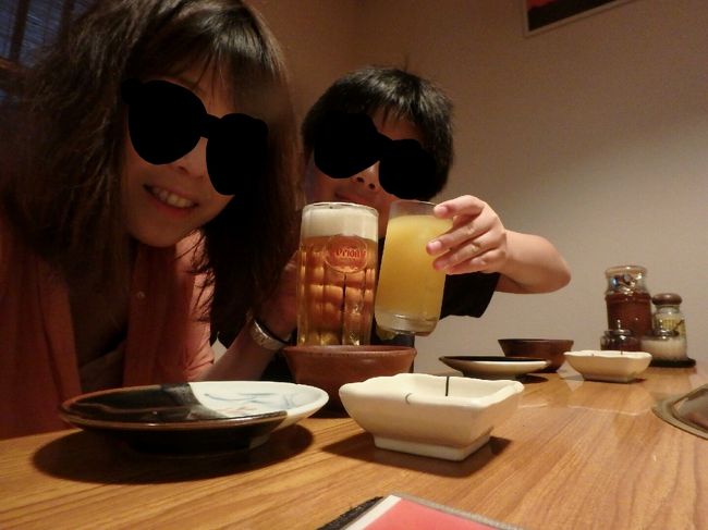 うわ、石垣に来て初めての雨が降ってきました！<br />自転車返して急いで「たけさん亭」に<br />マッサージ中のパパさんより先に、二人でかんぱーい♪<br />