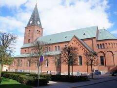 聖母教会(Vor Frue Kirke)とアーカイブエントリ(Arkivstræde)

http://www.vorfrue.dk/