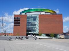 オーフス美術館(ARoS Aarhus Art Museum)とフェスター・アッレ(Vester Alle)

http://www.aros.dk/