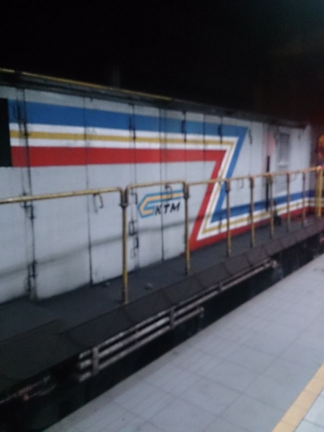 いよいよマレー鉄道の旅が始まります。時間がアバウトとの情報もありましたが予定通り8時に出発しました。