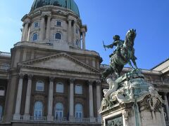 王宮はいまは美術館になってます。
美術館も見てみたけど、そこまで有名な絵はなかったかなー。
ハンガリーの画家の絵が充実してました。