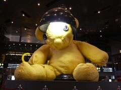今回はカタール航空を利用。
ドーハ国際空港にて、BIGなくまの人形。