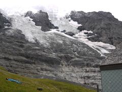 グリンデルワルトにはたくさんのハイキングコースがありますが、
ガイドをつけずに行こうと思い、初心者コースから２コース選びました。
午前は、
アイガーグレッチャーからクライネシャイデック。
アイガーの氷河が迫るハイキングコースは最高の景色！