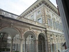 【Palazzo Doria-Tursi 】トゥルシ宮

　現在ジェノヴァの市庁舎

　ガルバルディ通りで、最も大きな宮殿

　現役の市庁舎なので、無料トイレ有