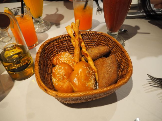 バケット人数分とウェルカムドリンクと追加のドリンク。