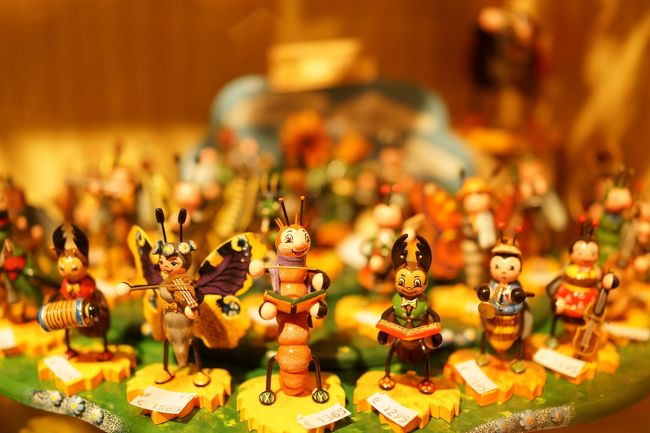 どこも木製のおもちゃ屋さんだらけ。<br /><br />ここでも甥っ子のお土産を物色。<br /><br />ただ、値段が...。自分用ならともかく...<br />