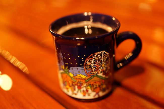 ホットワイン、カップ欲しさに購入<br /><br />中身は半分くらい飲んで持ってきたタンブラーに移して、カップを自分用のおみやげに！