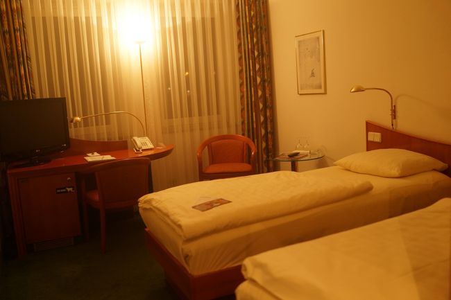 ホテルに到着<br /><br />街からはすごくはなれたところにあるホテル。<br />周りは住宅街。