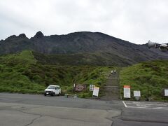 11：08
仙酔峡登山口駐車場に到着。
ミヤマキリシマの開花時期なのに空いています。