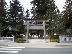 松江駅から路線バスに乗り換えて、やってきたのは八重垣神社。