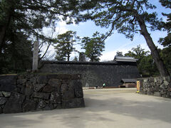そしてやってきました松江城。
2010年に続いて2回目の訪問。