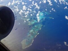 宮古島北方上空

あれは，ヤビジ（八重干瀬）だーっ！
空から，こんな風に見えるなんて，感激！

