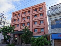 石垣島に戻り，いったん本日の宿でシャワー