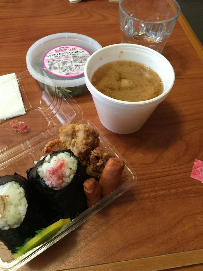 ひと泳ぎした後は、ホテルの1階にある「いやすめ」さんで豚汁セットと、フードパントリーでゲットしたきゅうりの漬物。<br /><br />いやすめさん何時も混んでいましたが、このおいしさ納得です。<br />豚汁が体に染み渡ります。結局滞在中3回使いましたｗ<br /><br />このホテルのポイントはやっぱりいやすめさんがあることだと思います。