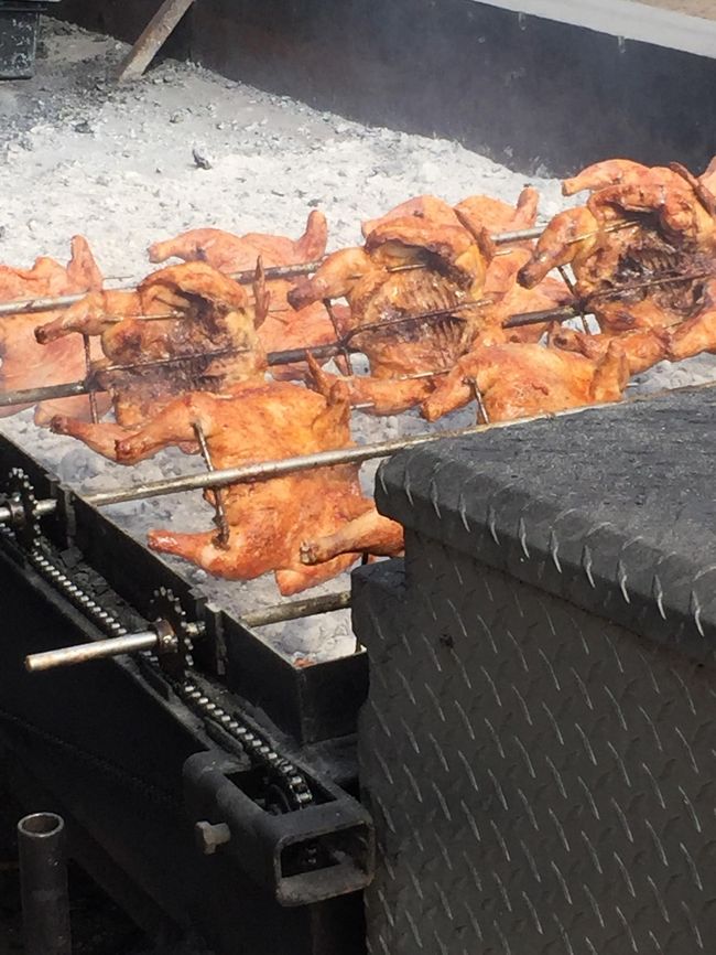 ノースショアマーケットプライスに移動してラストの買い物です。<br />パタゴニア探すのに苦労しましたが、無事ゲットしてフリフリチキン！！<br />出来立てを食べられなかったのはおしいですが、さめてもおいしかったーーー！<br /><br />この後ワイキキに戻ってきて、今問題になっているホームレスとかそのあたりのお話も聞けて、というかツアーガイドのおじさんめちゃくちゃ面白かったです！<br />一緒に写真撮っておけばよかったー<br /><br />ということで半日ノースのツアーもおしまい。