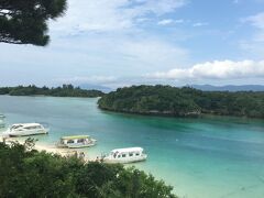 次は川平湾。
いろんな本でここは見た事あったんですが、
実際みてみるとすっごいきれいです。
どうしてこんなに透き通ってるんでしょうね〜・・・。