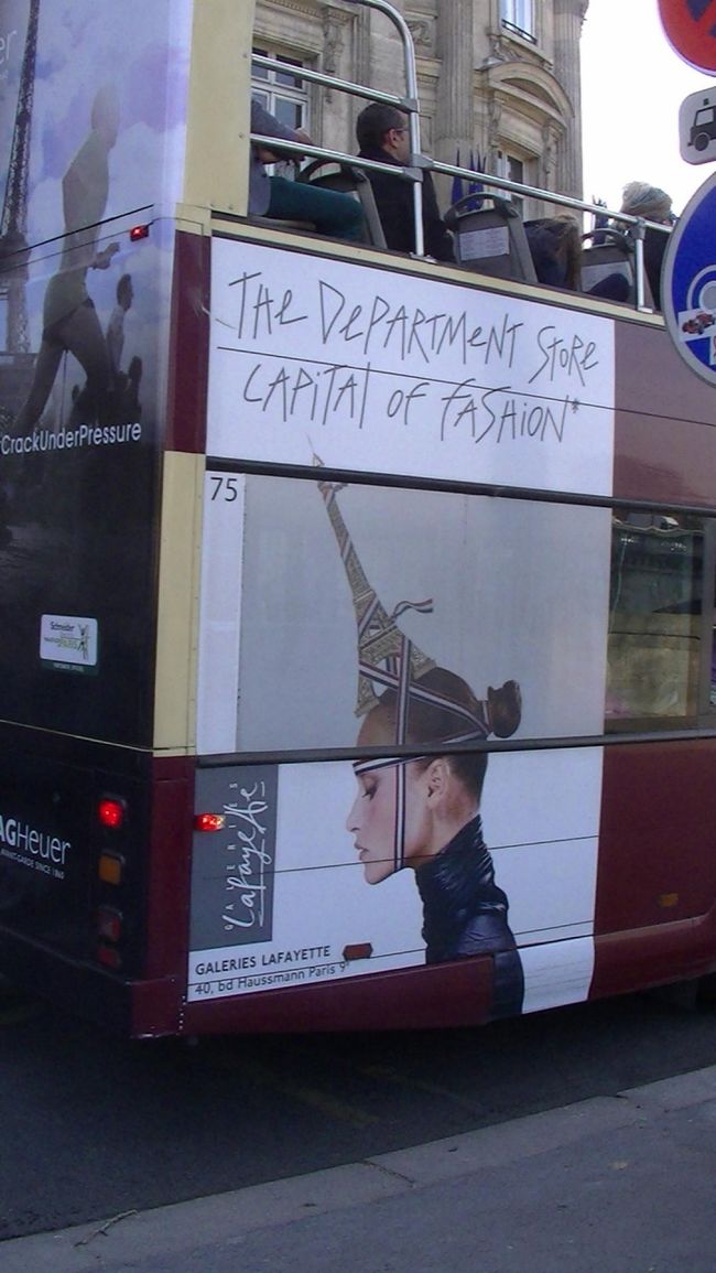 観光バス・・本日は大渋滞なので<br />見学もままならないですね！<br /><br />可愛そうです・・